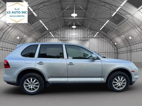 Used 2010 Porsche Cayenne AWD/4WD image 6