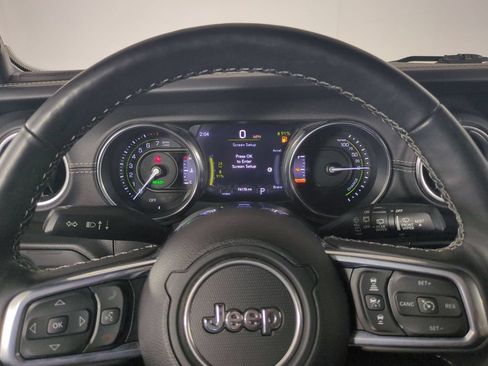 Used 2022 Jeep Wrangler Unlimited Sahara w/ Cold Weather Group AWD/4WD image 33
