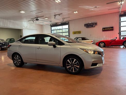Used 2021 Nissan Versa SV image 7