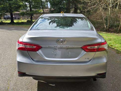 Used 2020 Toyota Camry LE image 4