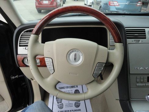 Used 2006 Lincoln Navigator Luxury image 5