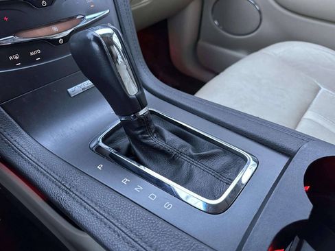 Used 2013 Lincoln MKT AWD image 33