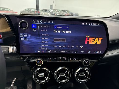 Used 2024 Chevrolet Blazer EV LT AWD/4WD image 18
