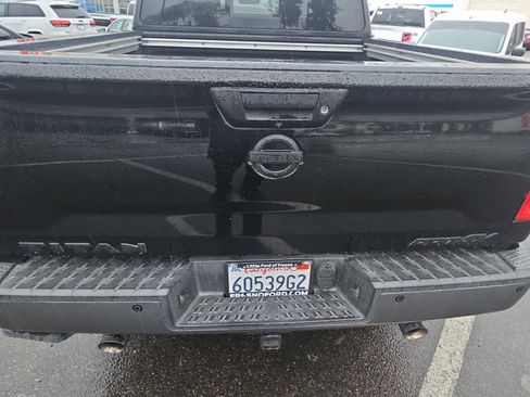 Used 2017 Nissan Titan PRO-4X w/ Pro-4x Convenience Package image 9