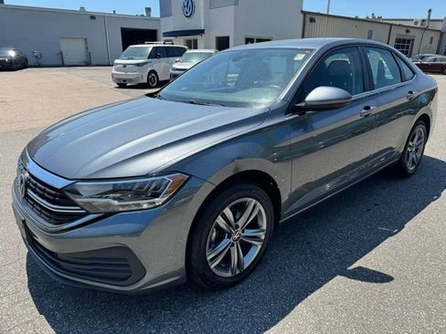 Used 2022 Volkswagen Jetta SE FWD image 1