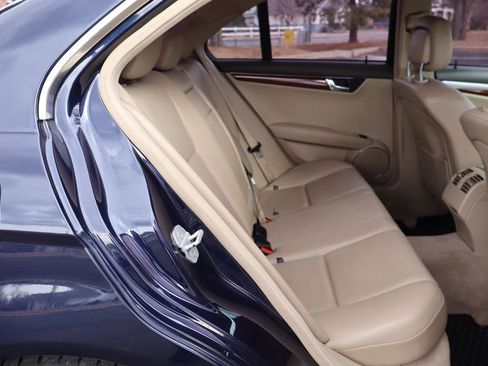 Used 2011 Mercedes-Benz C 300 4MATIC Sedan image 21