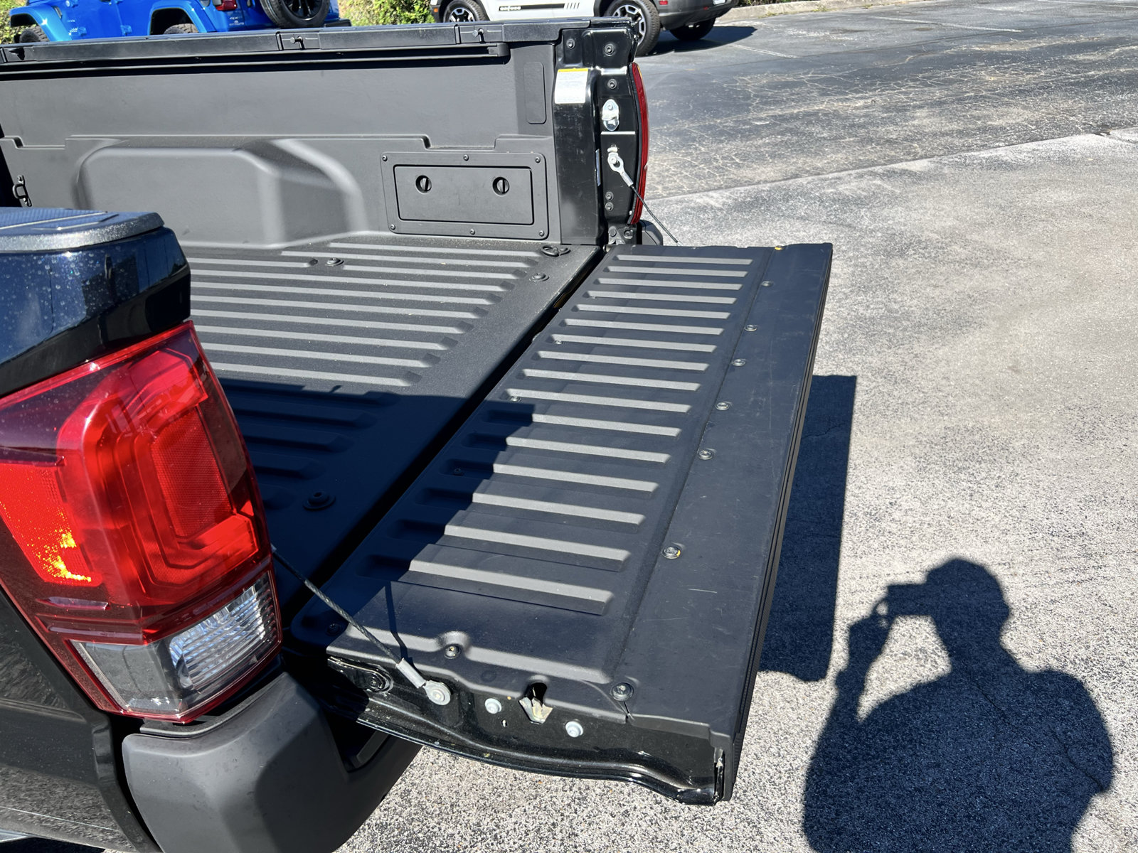 Used 2021 Toyota Tacoma SR AWD/4WD image 15