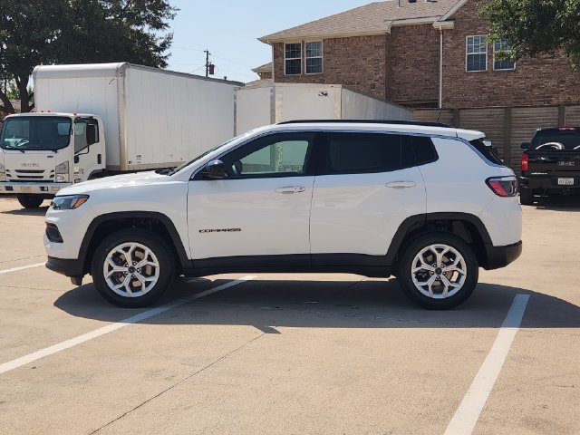 Used 2025 Jeep Compass Latitude AWD/4WD image 12
