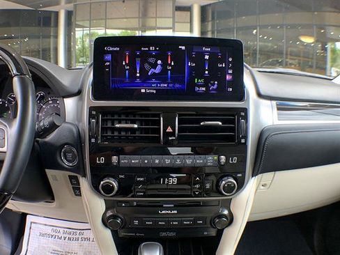 Used 2023 Lexus GX 460 Luxury w/ Sport Design Package AWD/4WD image 19