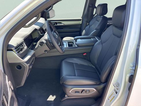 New 2026 Jeep Grand Wagoneer Limited AWD/4WD image 9