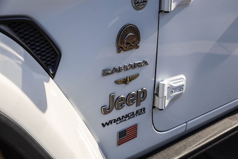 Used 2018 Jeep Wrangler Unlimited Sahara AWD/4WD image 11