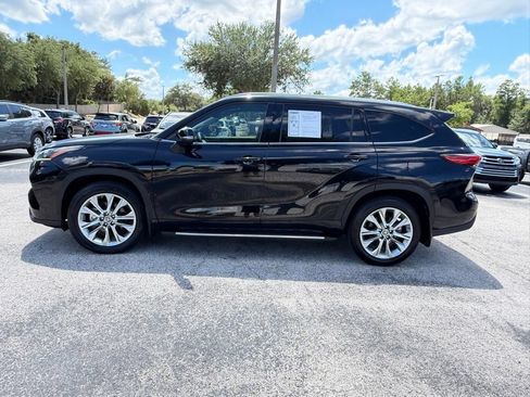 Used 2022 Toyota Highlander Limited FWD image 4