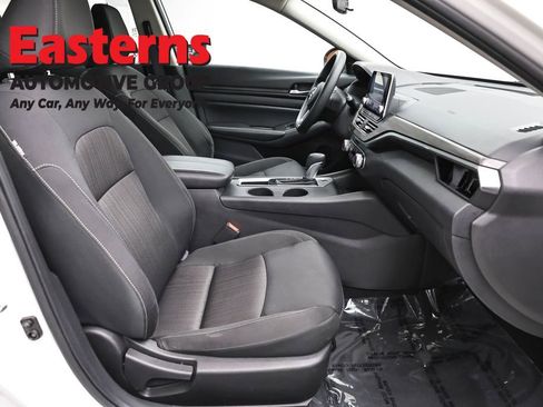 Used 2025 Nissan Altima 2.5 SV FWD image 24