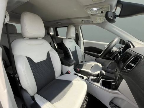 Used 2019 Jeep Compass Latitude w/ Popular Equipment Group FWD image 7