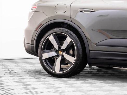 New 2025 Porsche Macan 4S Electric image 35
