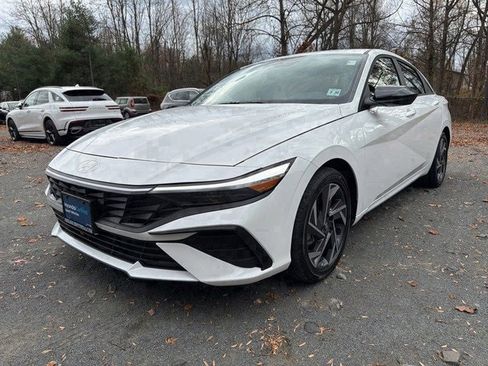 Certified 2025 Hyundai Elantra SEL image 1