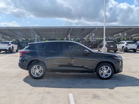 Used 2024 Chevrolet Trax LS w/ LS Convenience Package FWD image 6