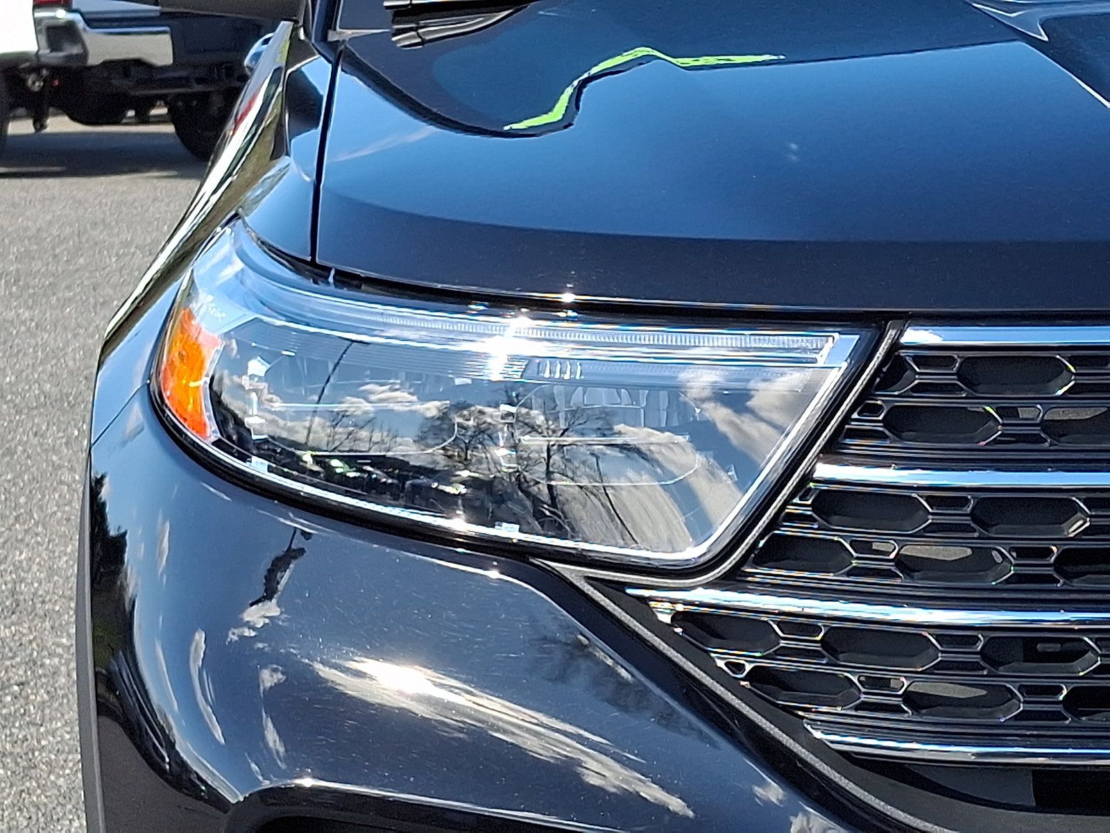 Used 2023 Ford Explorer XLT AWD/4WD image 10