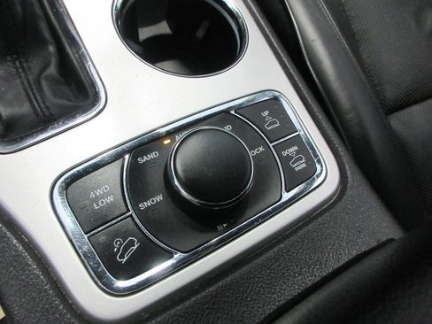 Used 2016 Jeep Grand Cherokee High Altitude AWD/4WD image 22