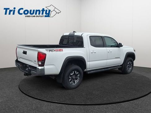 Certified 2019 Toyota Tacoma TRD Off-Road AWD/4WD image 8