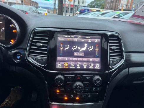 Used 2020 Jeep Grand Cherokee Altitude image 16