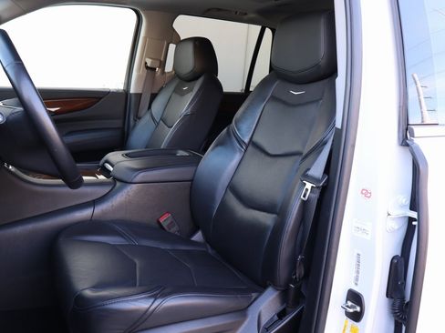 Used 2019 Cadillac Escalade Premium Luxury image 13