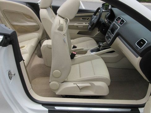 Used 2011 Volkswagen Eos Komfort FWD image 18