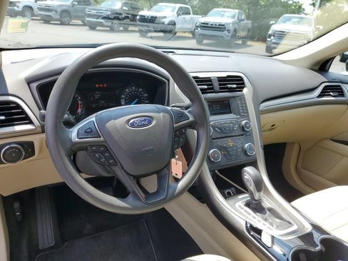 Used 2015 Ford Fusion SE FWD image 7