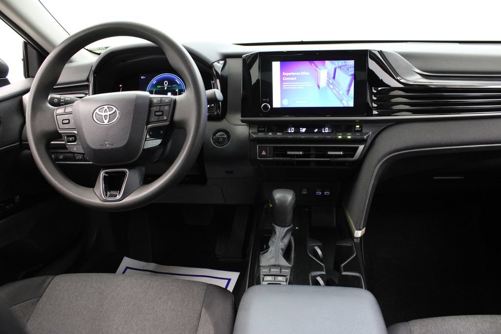 Used 2025 Toyota Camry LE FWD image 9