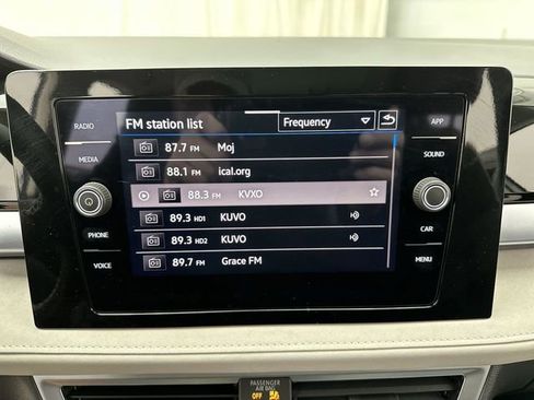 Used 2025 Volkswagen Taos SE AWD/4WD image 17