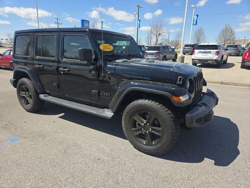 Used 2022 Jeep Wrangler Unlimited Sahara image 2