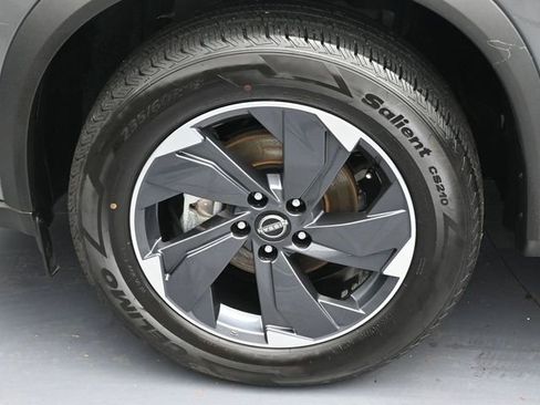 Used 2024 Nissan Rogue SV image 7