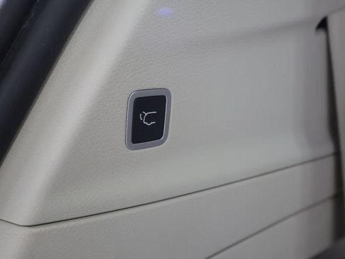 Used 2018 Chrysler Pacifica Touring-L Plus FWD image 22