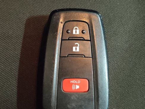 Used 2020 Toyota C-HR XLE FWD image 32