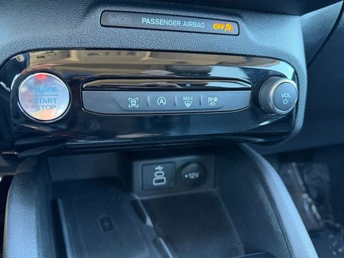 Used 2025 Ford Escape Platinum AWD/4WD image 32