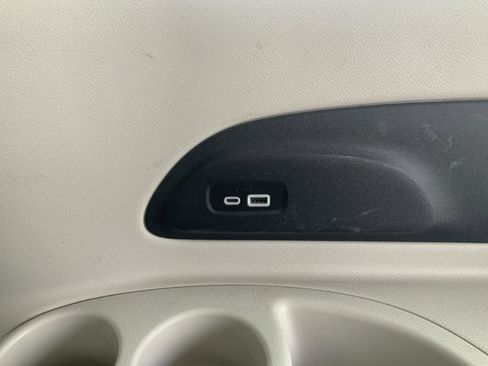 Used 2021 Chrysler Pacifica Limited w/ Premium & Safety Sphere Group image 14