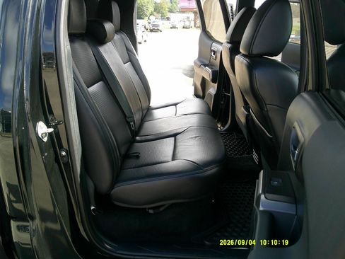 Used 2019 Toyota Tacoma TRD Sport AWD/4WD image 14