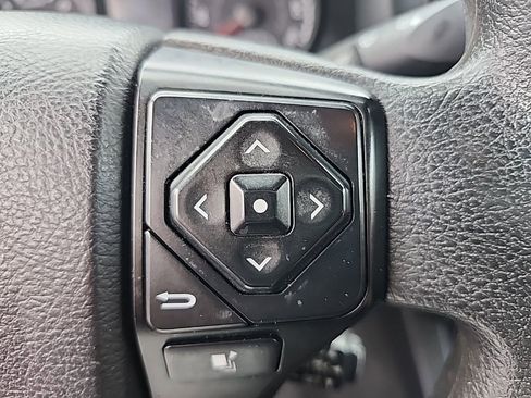 Used 2020 Toyota Tacoma SR image 8