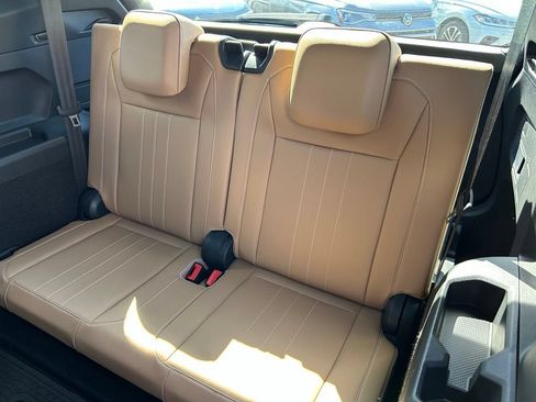 Certified 2024 Volkswagen Tiguan SE FWD image 50