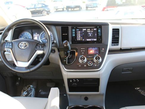 Used 2015 Toyota Sienna XLE w/ XLE Navigation Package FWD image 15
