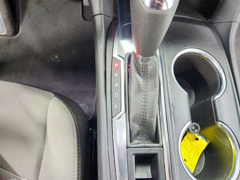 Used 2019 Chevrolet Equinox LS w/ LS Convenience Package image 24