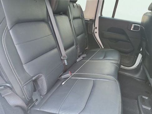 Used 2020 Jeep Wrangler Unlimited Sahara AWD/4WD image 14