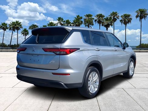 Used 2024 Mitsubishi Outlander ES FWD image 4