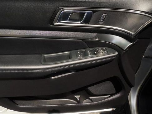 Used 2019 Ford Explorer XLT FWD image 21