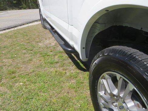 Used 2019 Ford F150 Lariat image 10