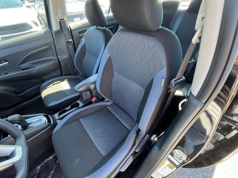 Used 2025 Nissan Versa SV FWD image 35