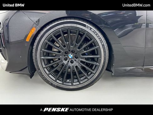Used 2025 BMW i7 xDrive60 w/ Executive Package AWD/4WD image 9