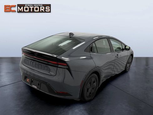 Used 2023 Toyota Prius LE FWD image 7