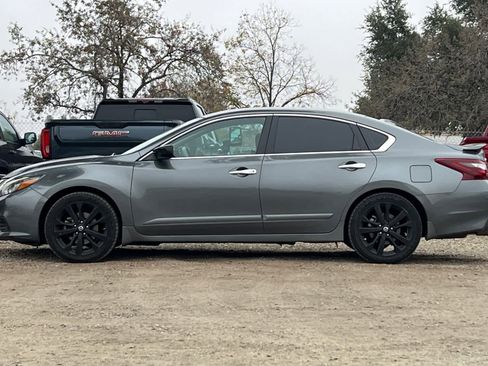 Used 2017 Nissan Altima 2.5 SR w/ Midnight Edition Package image 6