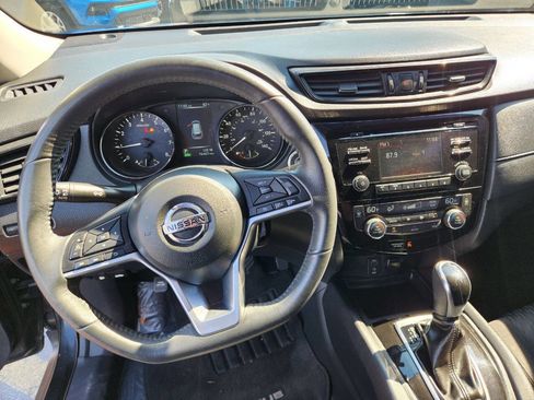 Used 2017 Nissan Rogue SV image 25